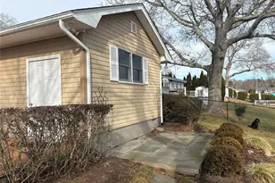 17 Whiting Rd, East Quogue, NY 11942 - Photo 6