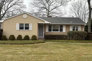 17 Whiting Rd, East Quogue, NY 11942 - Photo 2