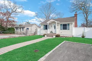 27 Denton St, Patchogue, NY 11772 - Photo 2