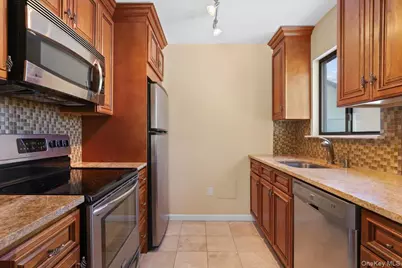 120H Columbia Court, Yorktown Heights, NY 10598 - Photo 4