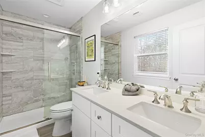 3 Lincoln Avenue, Manorville, NY 11949 - Photo 10