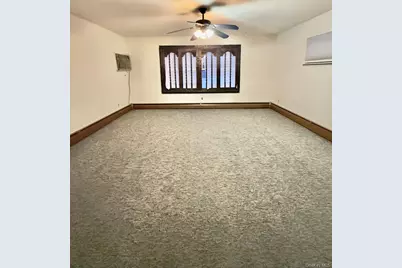 107 Ball Park Lane, Hicksville, NY 11801 - Photo 10