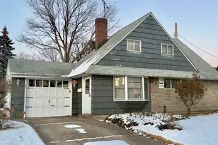 107 Ball Park Ln, Hicksville, NY 11801 - Photo 2