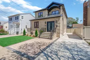 918 N 6th St, New Hyde Park, NY 11040 - Photo 2