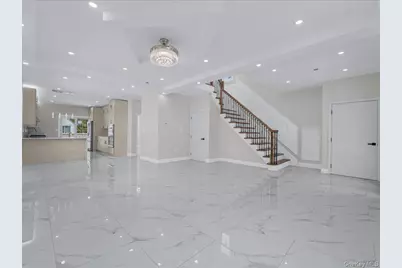 918 N 6th Street, New Hyde Park, NY 11040 - Photo 4