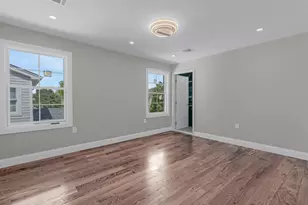 918 N 6th St, New Hyde Park, NY 11040 - Photo 14