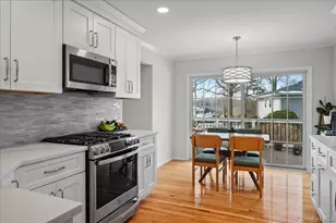 1079 Weaver St, New Rochelle, NY 10804 - Photo 12