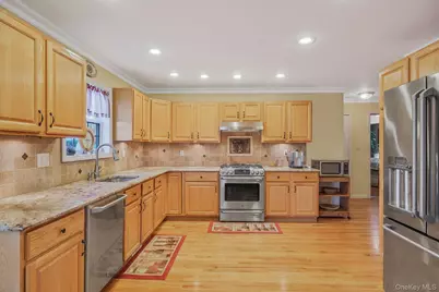 5 Old Neck Court, Manorville, NY 11949 - Photo 16