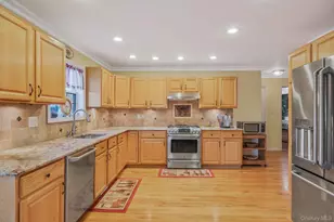 5 Old Neck Ct, Manorville, NY 11949 - Photo 16
