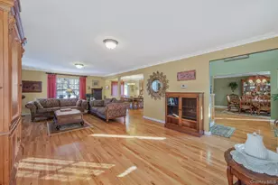 5 Old Neck Ct, Manorville, NY 11949 - Photo 10