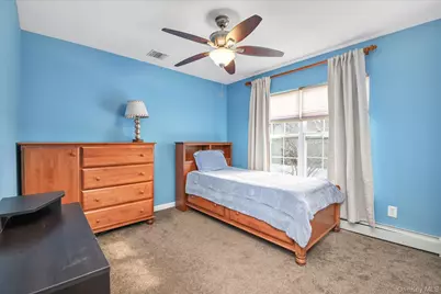 14 Donna Place, East Islip, NY 11730 - Photo 20