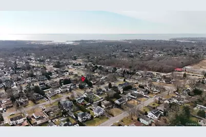 14 Donna Place, East Islip, NY 11730 - Photo 36