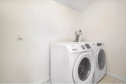 14 Donna Place, East Islip, NY 11730 - Photo 24