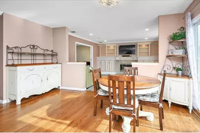 14 Donna Place, East Islip, NY 11730 - Photo 10