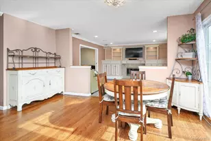 14 Donna Pl, East Islip, NY 11730 - Photo 10