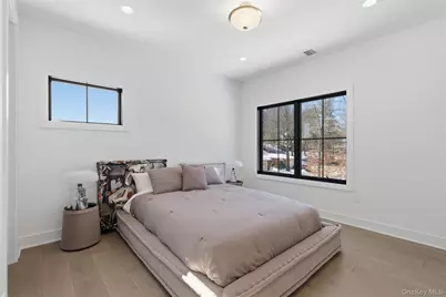 9 Sequoia Circle, Manhasset, NY 11030 - Photo 18