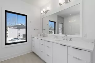 9 Sequoia Cir, Manhasset, NY 11030 - Photo 26