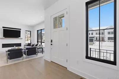 9 Sequoia Circle, Manhasset, NY 11030 - Photo 14