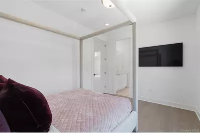 9 Sequoia Circle, Manhasset, NY 11030 - Photo 16