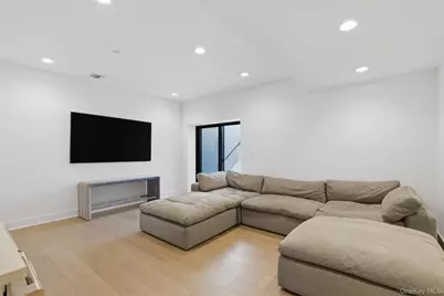 9 Sequoia Circle, Manhasset, NY 11030 - Photo 32