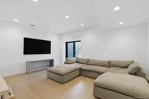 9 Sequoia Cir, Manhasset, NY 11030 - Photo 32