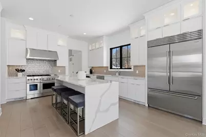 9 Sequoia Circle, Manhasset, NY 11030 - Photo 12