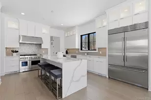 9 Sequoia Cir, Manhasset, NY 11030 - Photo 12