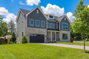 9 Sequoia Cir, Manhasset, NY 11030 - Photo 2