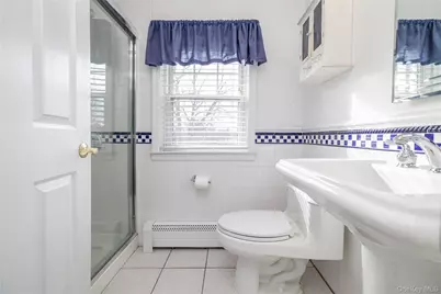 29 Norwich Avenue, Lynbrook, NY 11563 - Photo 22