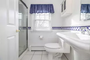 29 Norwich Ave, Lynbrook, NY 11563 - Photo 22