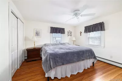 29 Norwich Avenue, Lynbrook, NY 11563 - Photo 20