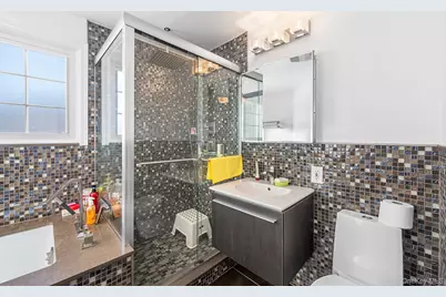 36 Brian Street, New Hyde Park, NY 11040 - Photo 20