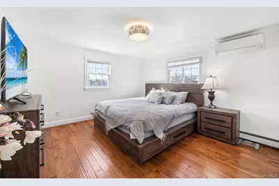 36 Brian Street, New Hyde Park, NY 11040 - Photo 16