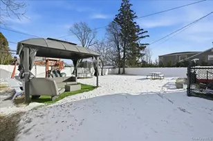 5 Plum Tree Ln, Commack, NY 11725 - Photo 22