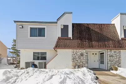 141 Pointe Circle N #141, Coram, NY 11727 - Photo 2