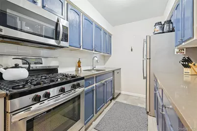 141 Pointe Circle N #141, Coram, NY 11727 - Photo 4