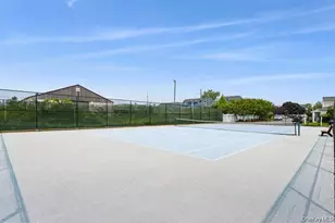 100 Baker Ct, Island Park, NY 11558 - Photo 8