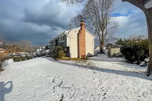 815 Iris Pl, West Hempstead, NY 11552 - Photo 2