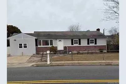 29 Candlewood Road, Bay Shore, NY 11706 - Photo 1