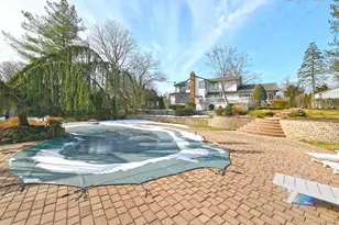 17 Susan Ln, Dix Hills, NY 11746 - Photo 32