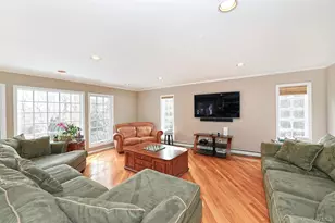 17 Susan Ln, Dix Hills, NY 11746 - Photo 12