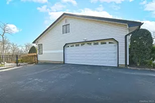 17 Susan Ln, Dix Hills, NY 11746 - Photo 34