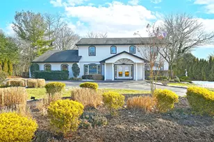 17 Susan Ln, Dix Hills, NY 11746 - Photo 2