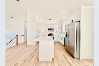 10 Amarr Drive, Shirley, NY 11967 - Photo 8