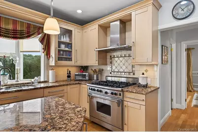 1309 Shelbourne Avenue, Mamaroneck, NY 10543 - Photo 6