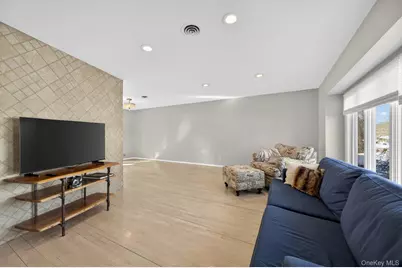 10 Whitlock Street, Plainview, NY 11803 - Photo 4