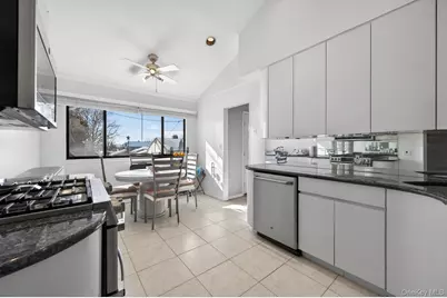 10 Whitlock Street, Plainview, NY 11803 - Photo 6