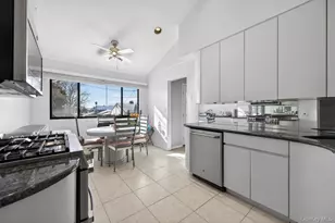 10 Whitlock St, Plainview, NY 11803 - Photo 6