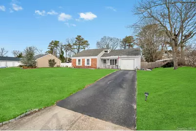 17 Groton Lane, Coram, NY 11727 - Photo 6