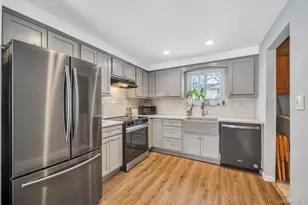 17 Groton Ln, Coram, NY 11727 - Photo 16